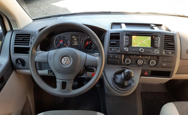 Bus camper compatto con sedile tondo Volkswagen VW T5 TDI