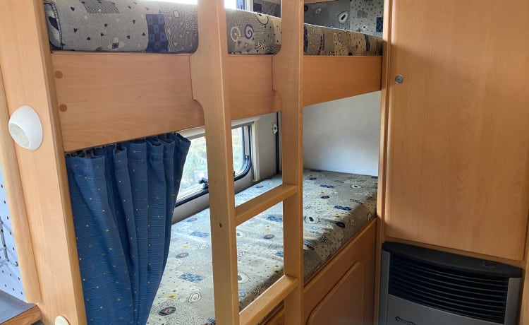 Swing – A spacious Hymer Swing family camper with bunk beds and yet compact!