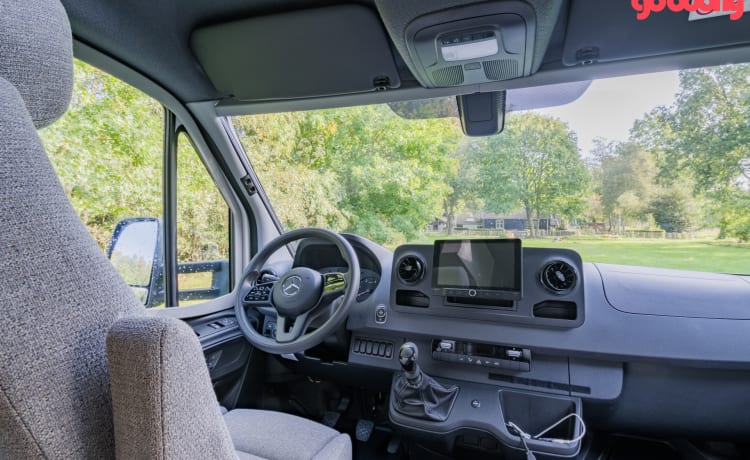 Mooie luxe uitgevoerde 4 P Hymer Mercedes camper