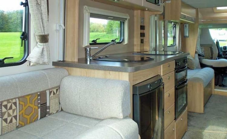 Ellie – 6 berth Peugeot semi-integrated from 2019