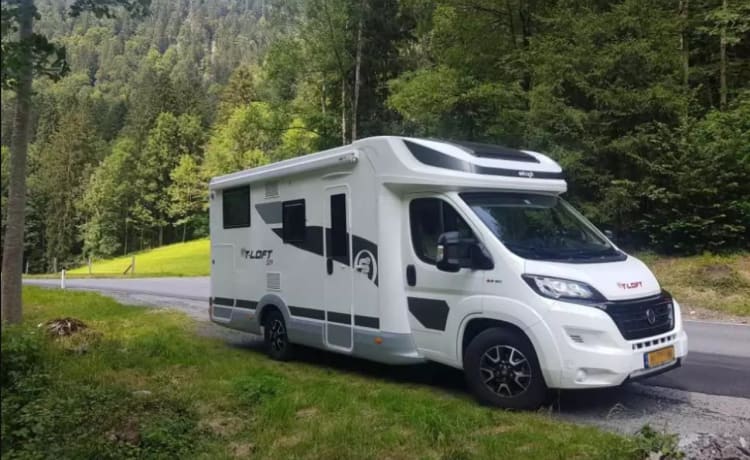 NU NIEUW IN DE VERHUUR – > Bijna nieuwe, Luxe, Complete, Camper voor 2-4p