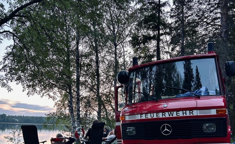 Harrie – Harrie 'Feuerwehrcamper' Mercedes 4-p