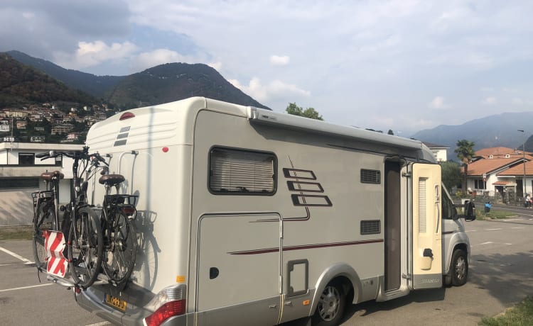 Teilintegriertes Wohnmobil von Hymer