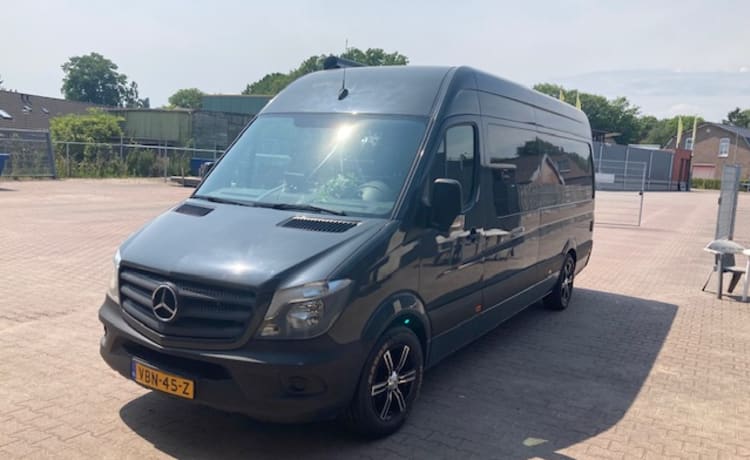 sfeervolle ruime 2 persoons mercedes camper bus, automaat.