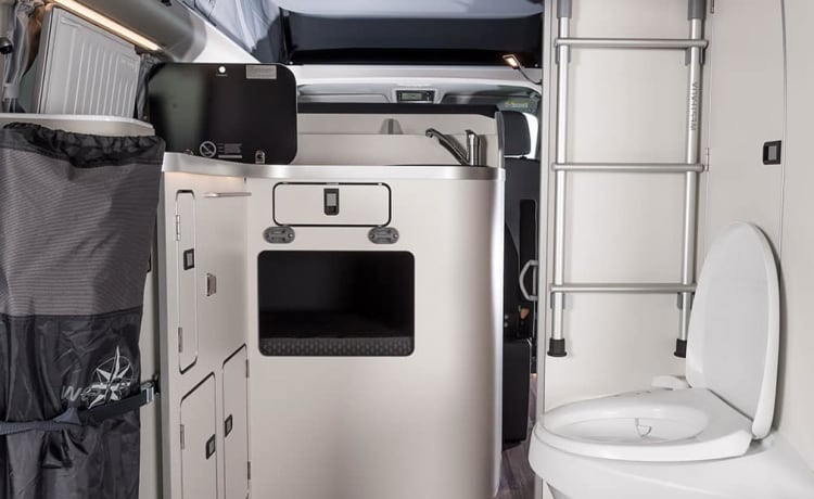 D'eropuit – Nieuwe campervan Ford Nugget Plus met hoogdak en toilet - 4 personen