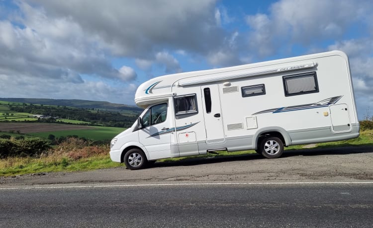 Aurora – Halbintegrierter Autotrail mit 4 Schlafplätzen aus dem Jahr 2008