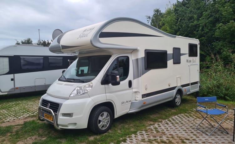 Suus – Suus de 4 persoons McLouis alkoof camper van 2010