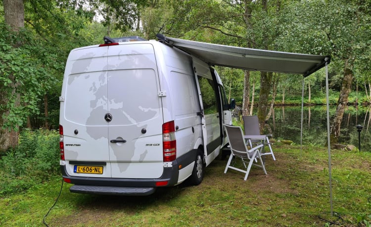 Madrid – Sprinter XXL a wonderful compact camper with lots of space!