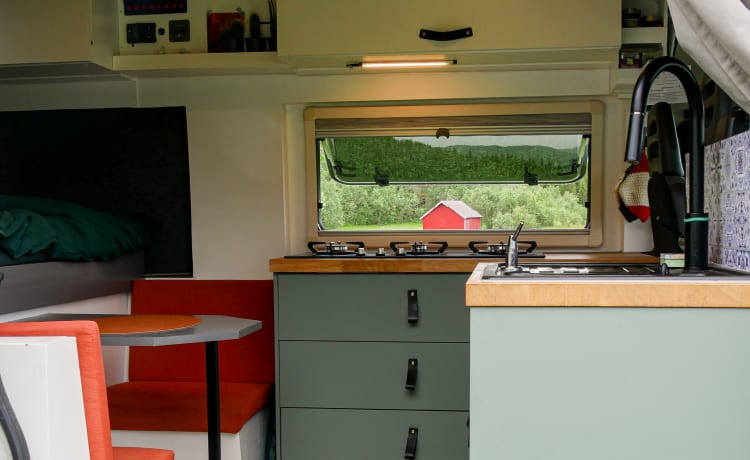 Peus – Avontuurlijke off-grid camper met nieuw interieur 2023