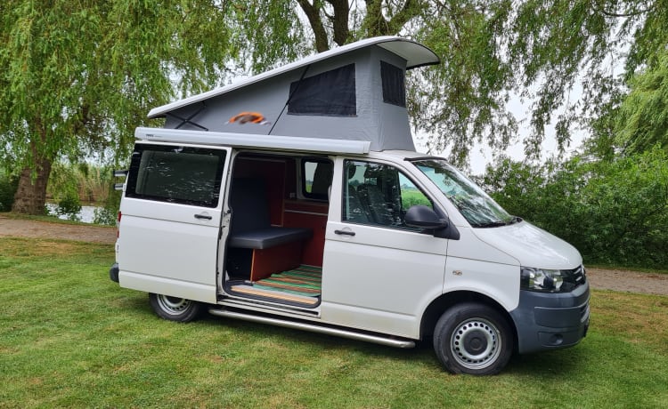 4p Volkswagen camperbus T5 uit 2014