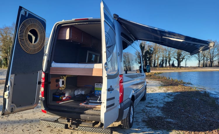 Craftcamp – 2p VW Crafter buscamper (2007), airco + nieuw interieur!