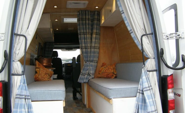 Zebedee  – 4 berth Mercedes-Benz Motorhome