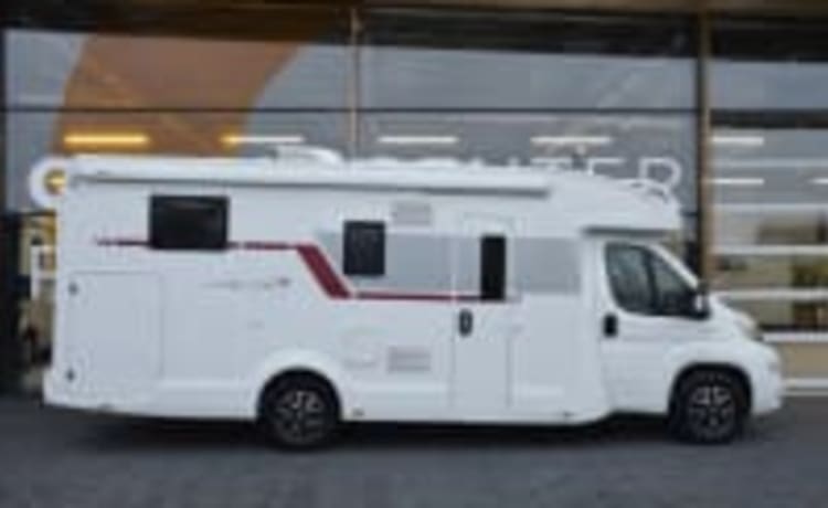 Roadhouse camper naam roadsurfer – 4p Roller Team semi-integrated from 2021