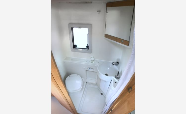 Fresh VW camper around! (4 person alcove)