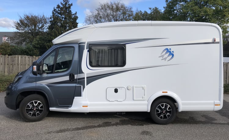 Mooie volledig ingerichte compacte 2 persoons camper Knaus 550 MD.