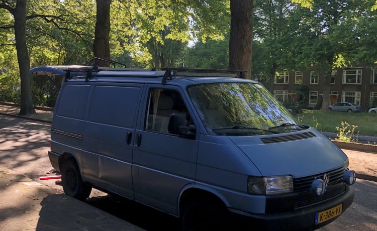 Buuf – Gezellige 2p off-grid Volkswagen T4 uit 1996