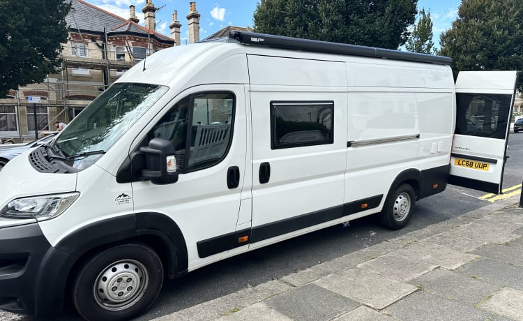 Elsie – 5 berth Citroën campervan from 2019