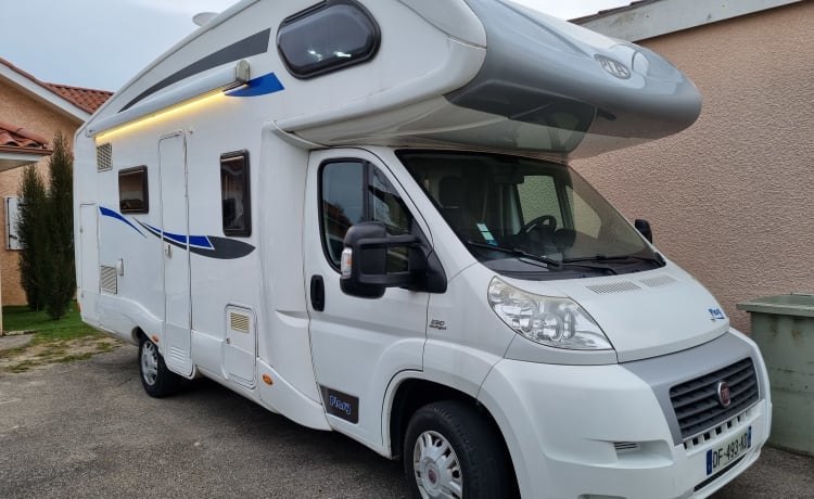 Rental for a special moment - 6-seater motorhome