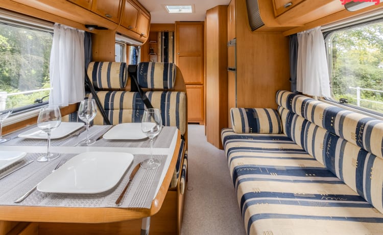 🌍 🚌 Super complete Hymer camper met 4 slaapplaatsen te huur🌟🌏