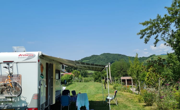 Spacious, cozy and complete family camper