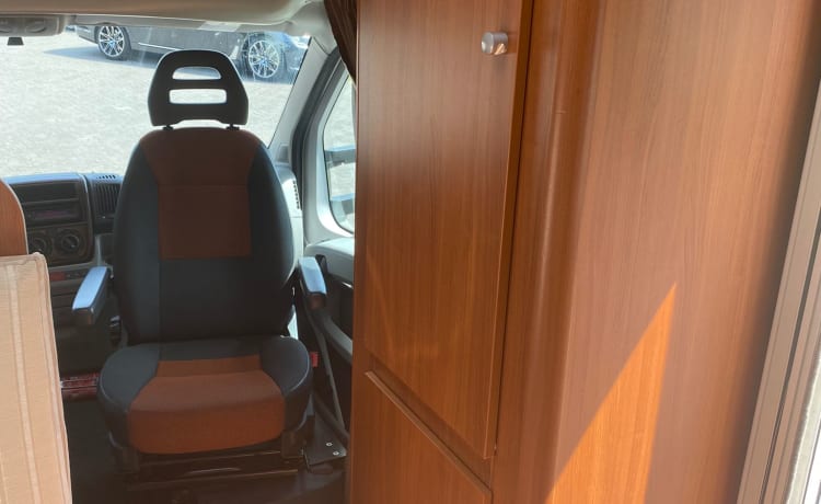 6-8 p Fiat alcove ruime familie camper