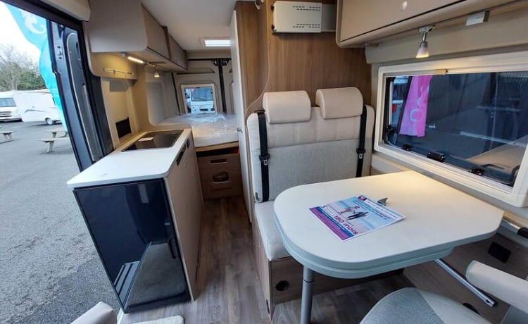 CampChamp – Brand new Campervan from 2024 with Skyloft, air conditioning and much more!