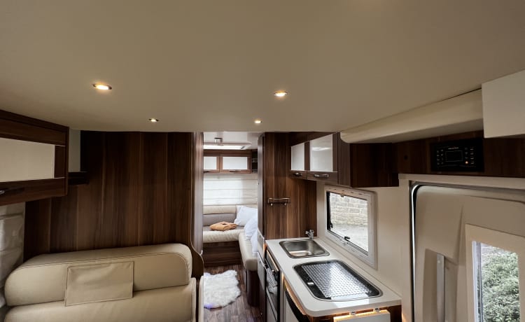 Rewind – Luxury Family Escape: Modern 6-Berth Motorhome ready for an adventure!