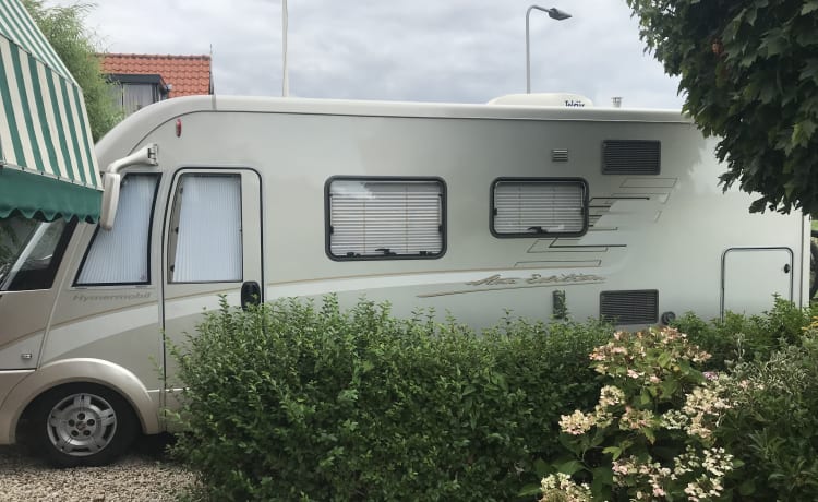 LUXE CAMPER – 4p Hymer integriert ab 2010