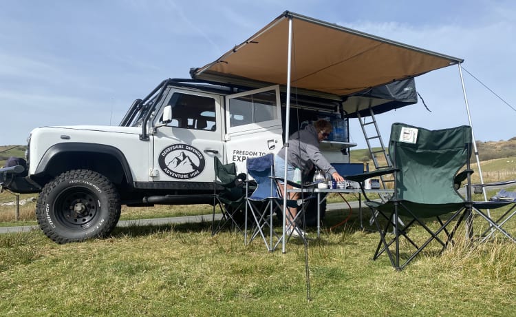 Doris – Land Rover Defender mit 2 Schlafplätzen