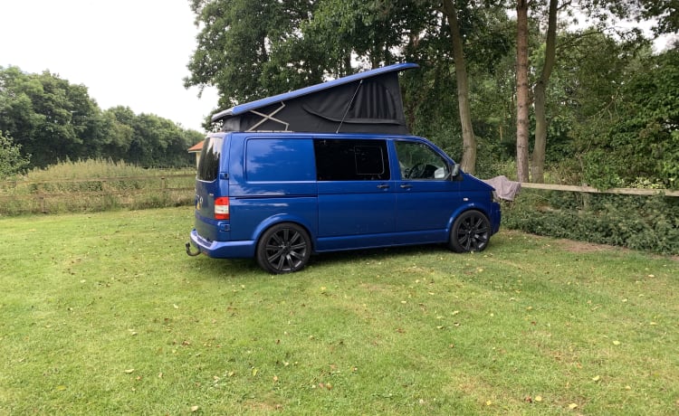 Bluey – Volkswagen bus met 4 slaapplaatsen uit 2007