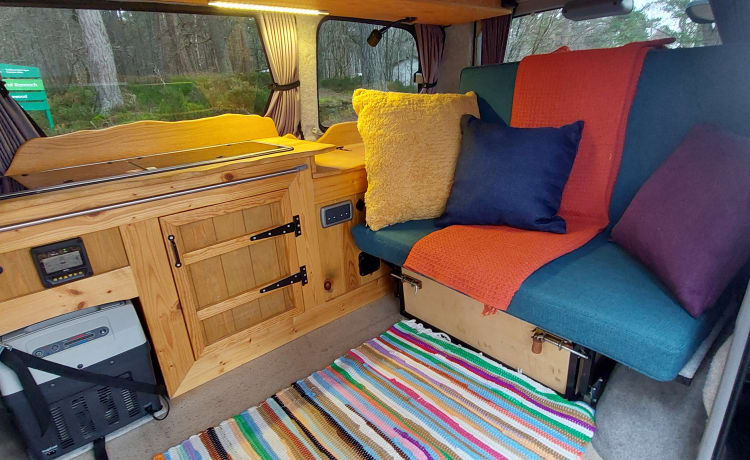 Wee Mitsy  – Cozy 2berth Mitsubishi Delica campervan from 2003