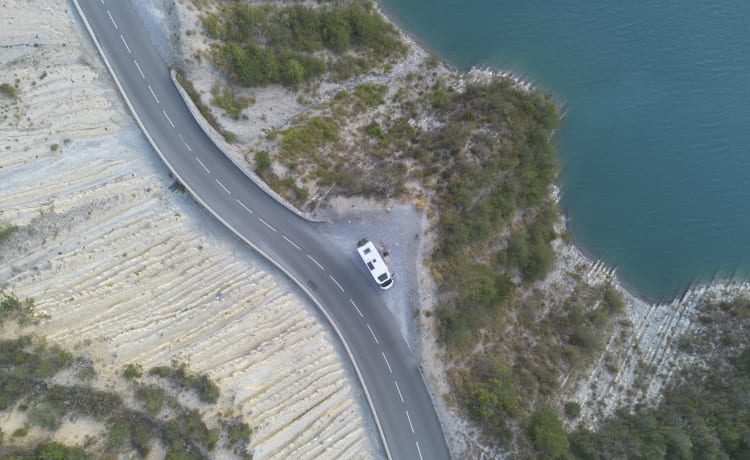 Rewind – Luxuriöser Familienurlaub: Modernes Wohnmobil mit 6 Schlafplätzen, bereit für ein Abenteuer!