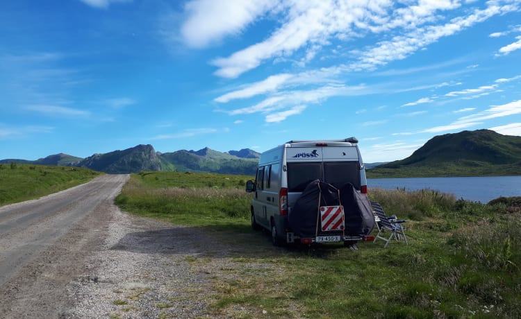 Compact bus camper with many useful extras