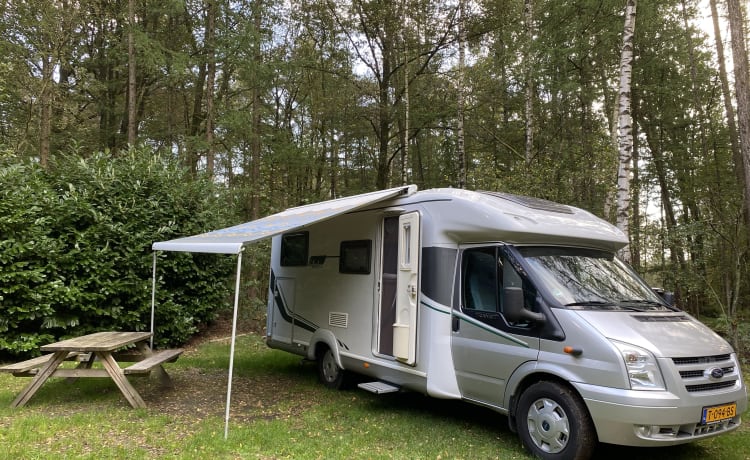 liberty 654 – Camper met airco en 2 losse bedden  incl. huish. benodigheden.