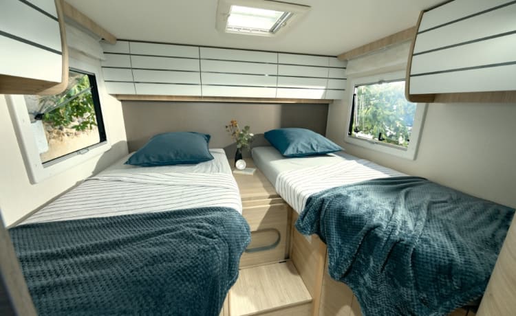 Chausson 4 personen semi-integrated van 2022