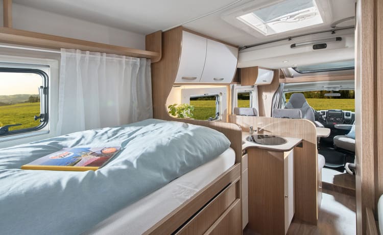 11/20 – 2 berth motorhome with single beds - Automatic