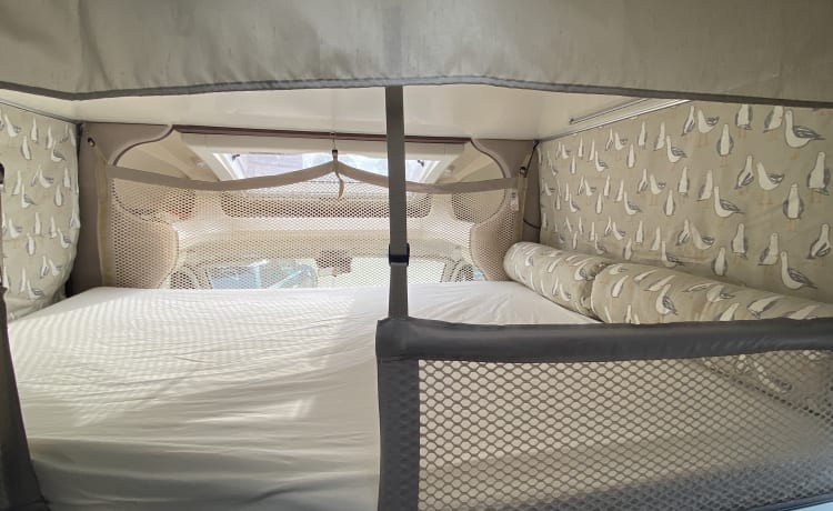 Moderne luxe 4-persoons Benimar camper