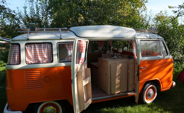 Bohemien – Camping-car rétro Volkswagen T2 : vivez une aventure inoubliable.