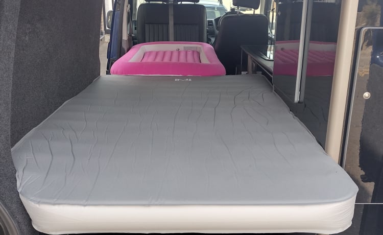 Halen – 3 berth LWB Volkswagen T30 with 5 seatbelts