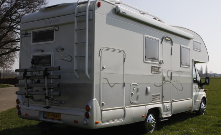 Spacious family camper Rimor NG8