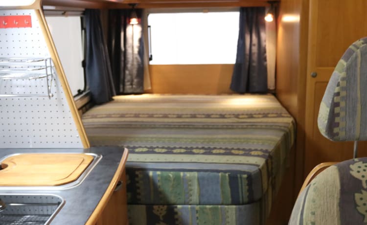 Hymer vast bed – Ingresso di lusso Hymer B574