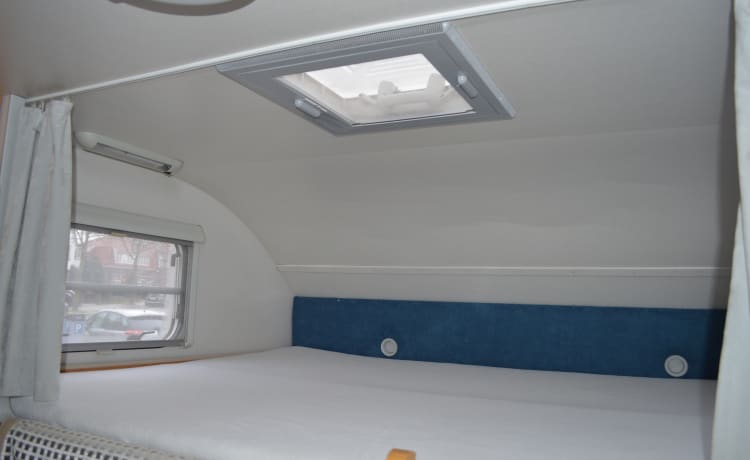 6-person family camper with AIRCO, spacious cross bed and large alcove