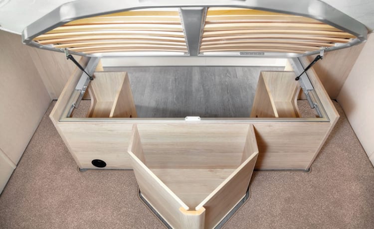 The Bucko – 4 posti letto Autotrail alcova dal 2023