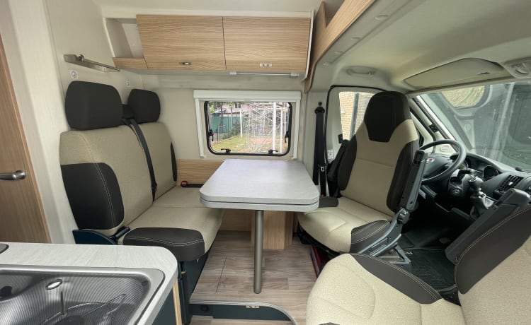 Compact and manoeuvrable KNAUS Boxlife 600 TOP Van