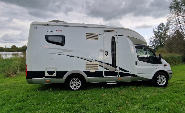 compacte luxe hobby camper met dakairco!