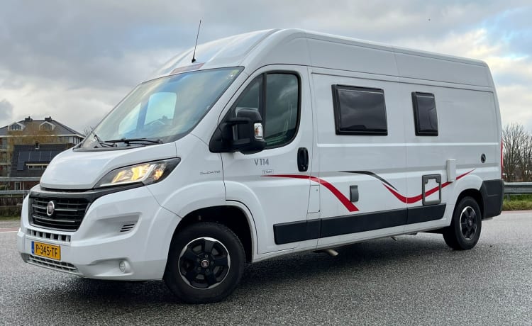 Boukie – 2p Challenger bus from 2018