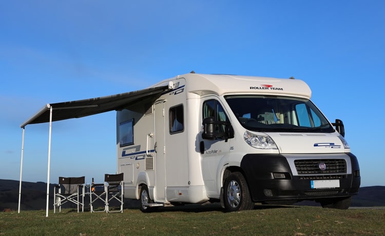 Auto_Roller 694 – Noleggio camper 4 posti letto - Completamente assicurato