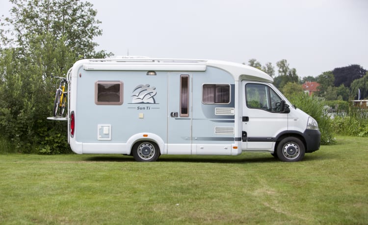 Sunny Boy – Camping-car 4 P Knaus Sun TI, grand lit, 2 x climatisation - Région de Nimègue