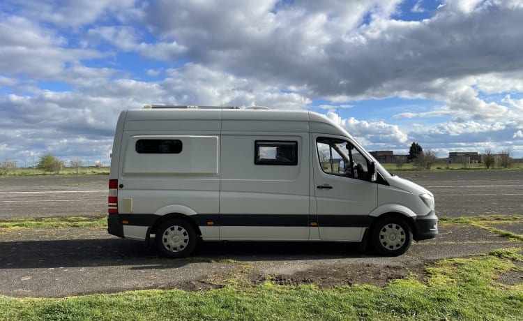 Sally – Camping-car Sprinter 2+1 couchettes