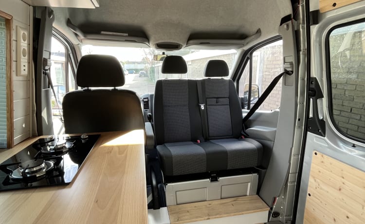 Hank the Van – Mercedes Sprinter di lusso fuori rete